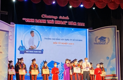 SINH VIÊN HCC ĐƯỢC VINH DANH THỦ KHOA
