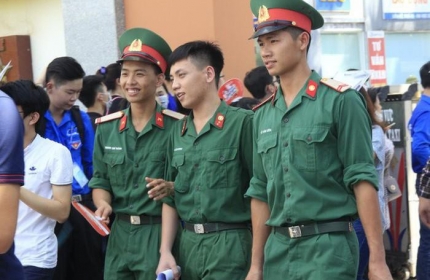 Nhiều trường quân đội không tuyển thí sinh mắc tật khúc xạ cận thị